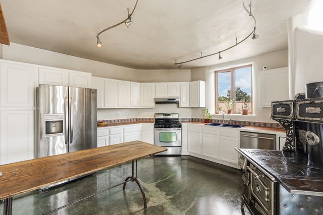 46 Apache Plume, Santa Fe, NM 87508