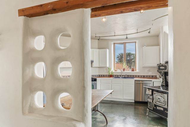 46 Apache Plume, Santa Fe, NM 87508