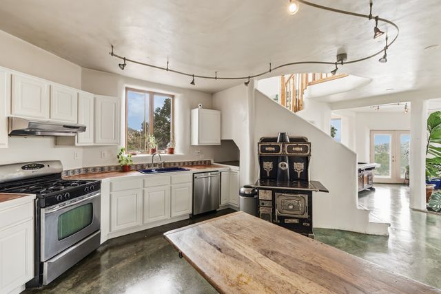 46 Apache Plume, Santa Fe, NM 87508