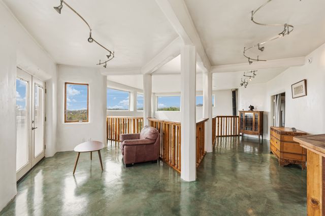 46 Apache Plume, Santa Fe, NM 87508