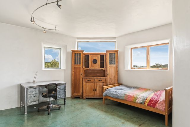 46 Apache Plume, Santa Fe, NM 87508