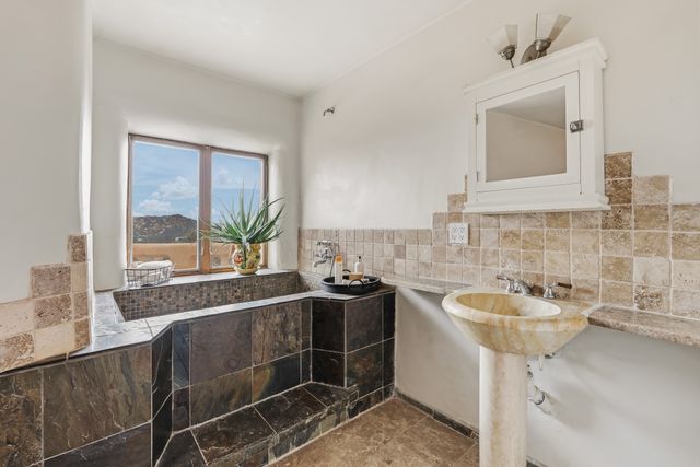 46 Apache Plume, Santa Fe, NM 87508
