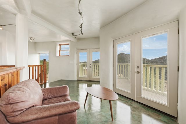 46 Apache Plume, Santa Fe, NM 87508