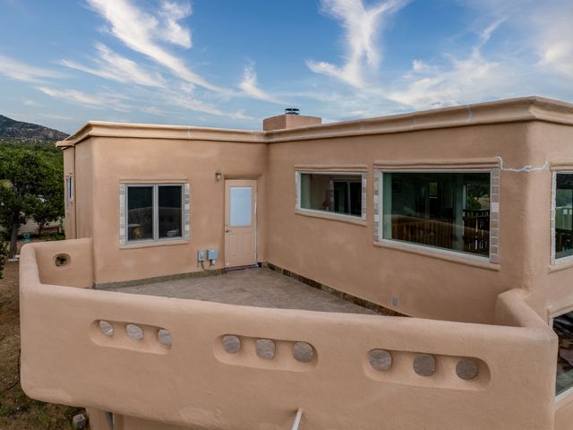 46 Apache Plume, Santa Fe, NM 87508
