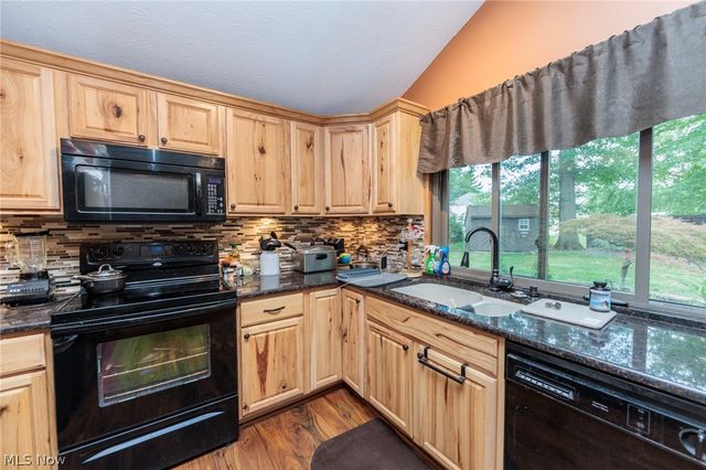 20757 Parkwood Lane, Strongsville, OH 44136