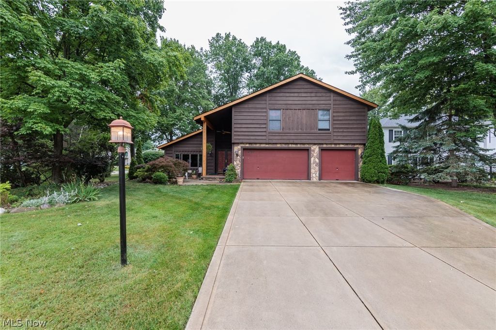 20757 Parkwood Lane, Strongsville, OH 44136