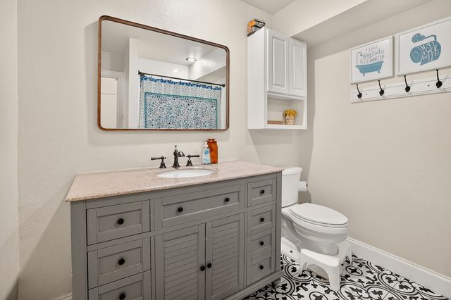 2000 Neely Ave, Midland, TX 79705