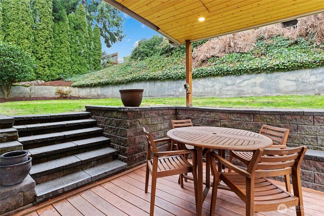 26009 222nd Place SE, Maple Valley, WA 98038