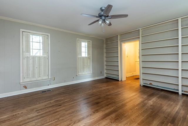 573 S MCLEAN BLVD, Memphis, TN 38104
