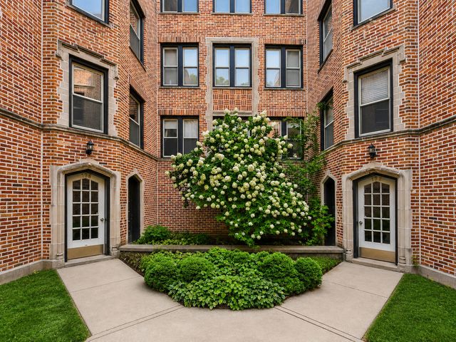 136 Clyde Avenue 2S, Evanston, IL 60202