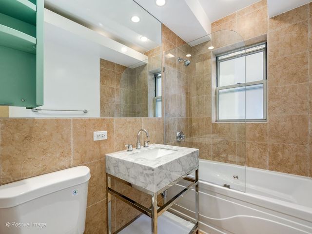 136 Clyde Avenue 2S, Evanston, IL 60202