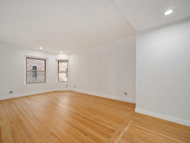 136 Clyde Avenue 2S, Evanston, IL 60202