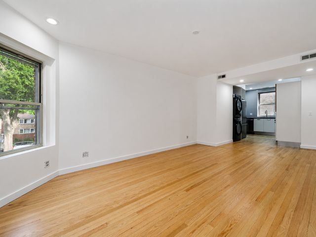 136 Clyde Avenue 2S, Evanston, IL 60202