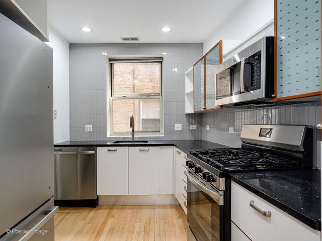 136 Clyde Avenue 2S, Evanston, IL 60202