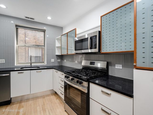 136 Clyde Avenue 2S, Evanston, IL 60202