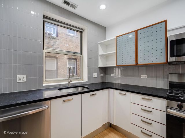 136 Clyde Avenue 2S, Evanston, IL 60202