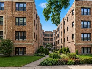 136 Clyde Avenue 2S, Evanston, IL 60202