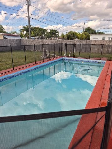 4320 SW 98th Ct, Miami, FL 33165