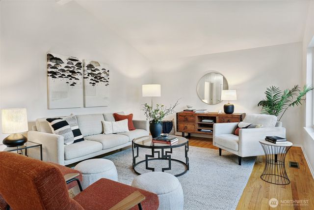 17035 12th Avenue NE, Shoreline, WA 98155