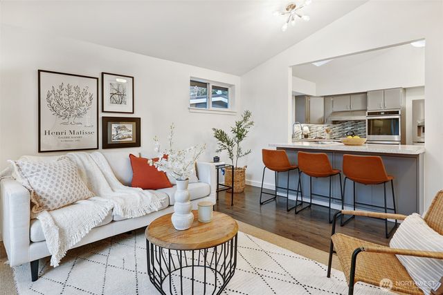 17035 12th Avenue NE, Shoreline, WA 98155