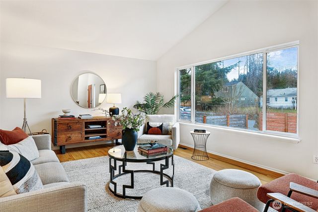 17035 12th Avenue NE, Shoreline, WA 98155