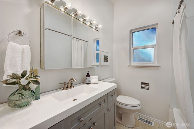 17035 12th Avenue NE, Shoreline, WA 98155