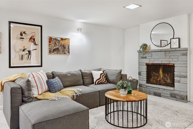 17035 12th Avenue NE, Shoreline, WA 98155