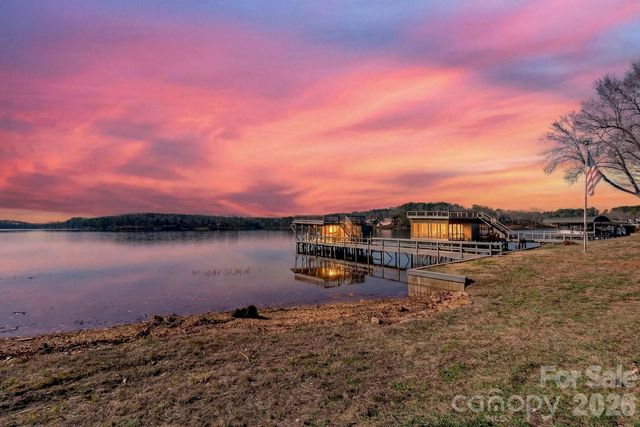 254 N Shoreline Drive, New London, NC 28127