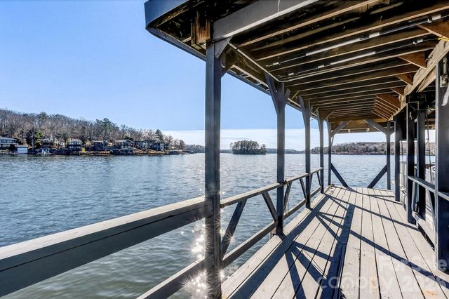 254 N Shoreline Drive, New London, NC 28127