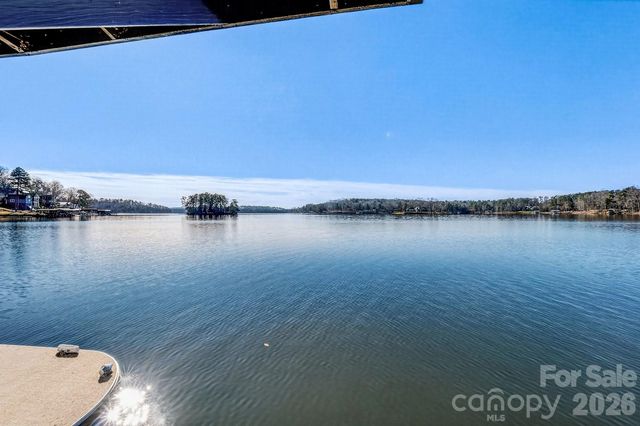 254 N Shoreline Drive, New London, NC 28127