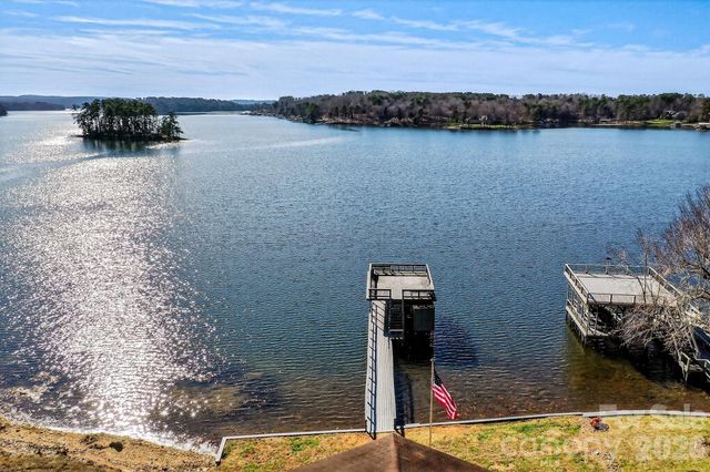 254 N Shoreline Drive, New London, NC 28127