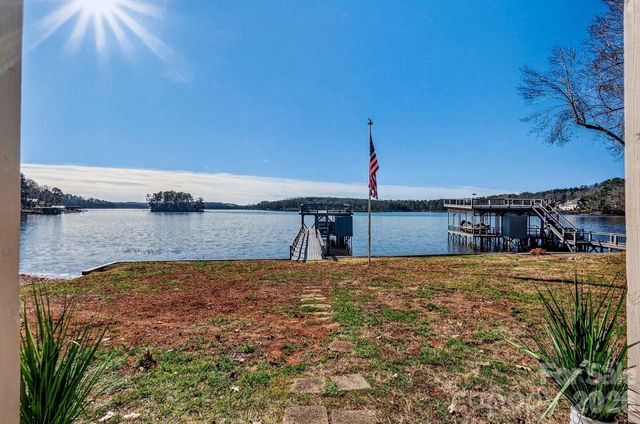 254 N Shoreline Drive, New London, NC 28127