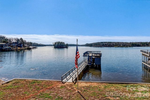 254 N Shoreline Drive, New London, NC 28127