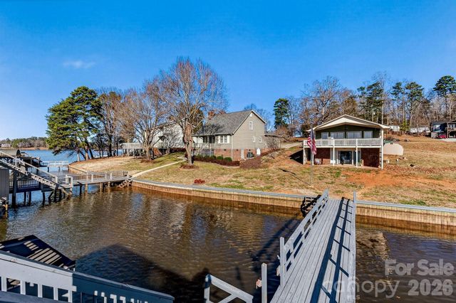 254 N Shoreline Drive, New London, NC 28127
