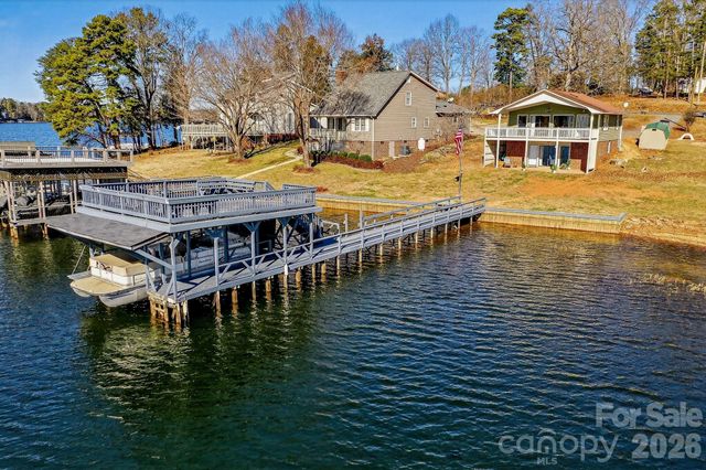 254 N Shoreline Drive, New London, NC 28127