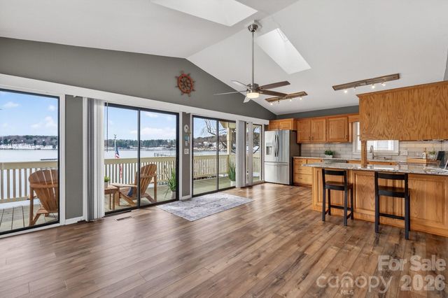 254 N Shoreline Drive, New London, NC 28127