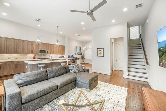 1004 California Street 203, Houston, TX 77006