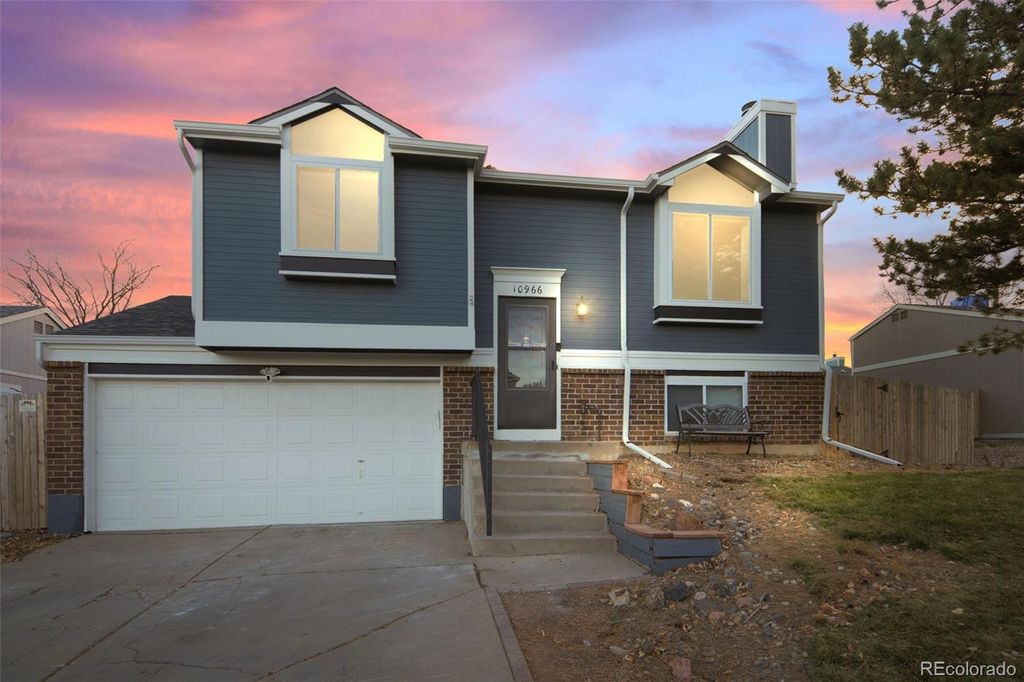 10966 W Bowles Place, Littleton, CO 80127