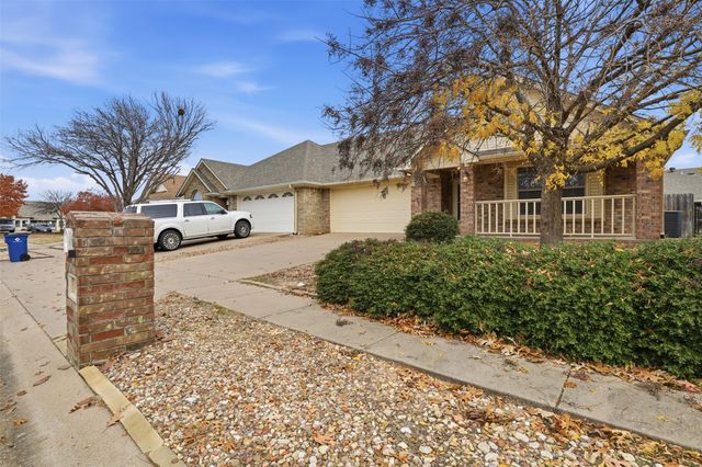 1005 Dawn Court, Granbury, TX 76048