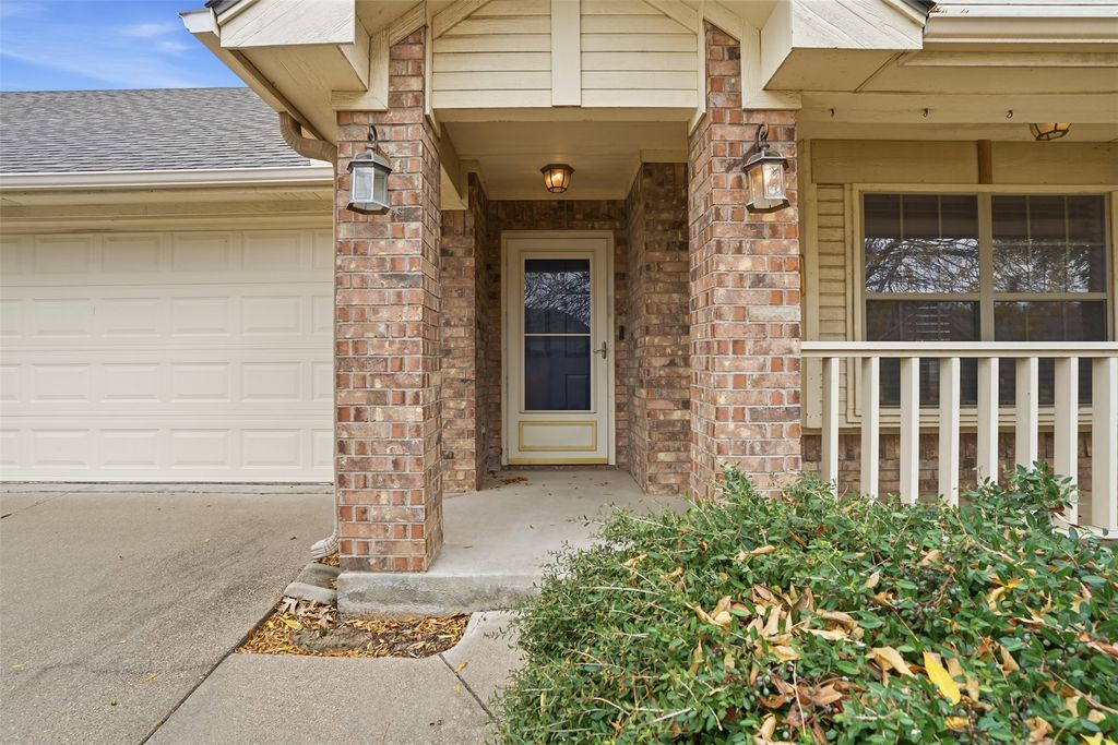 1005 Dawn Court, Granbury, TX 76048