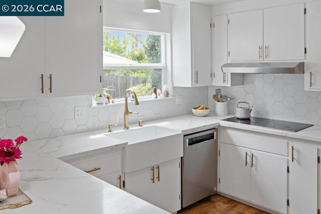6657 Waverly Rd, Martinez, CA 94553