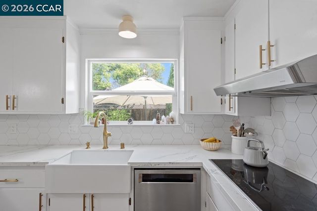 6657 Waverly Rd, Martinez, CA 94553