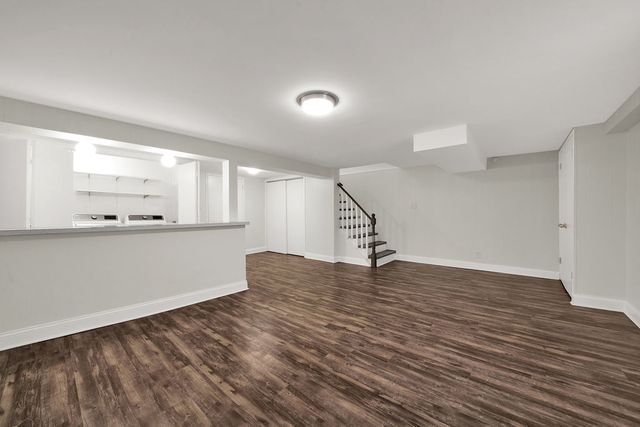 2006 W Farwell Avenue, Chicago, IL 60645