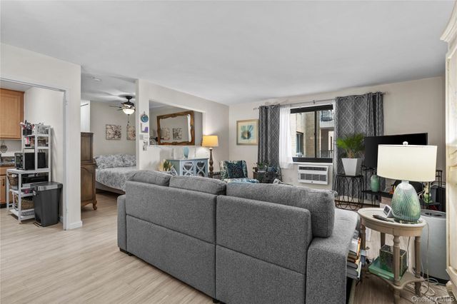 100 E Hartsdale Avenue 6AE, Hartsdale, NY 10530