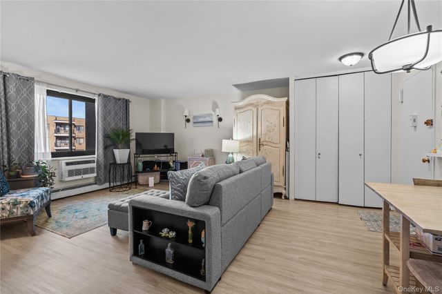 100 E Hartsdale Avenue 6AE, Hartsdale, NY 10530