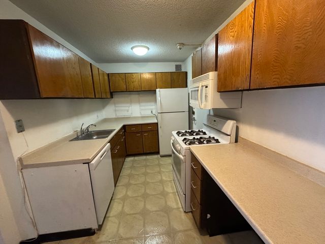 99 Pond Ave 222, Brookline, MA 02445