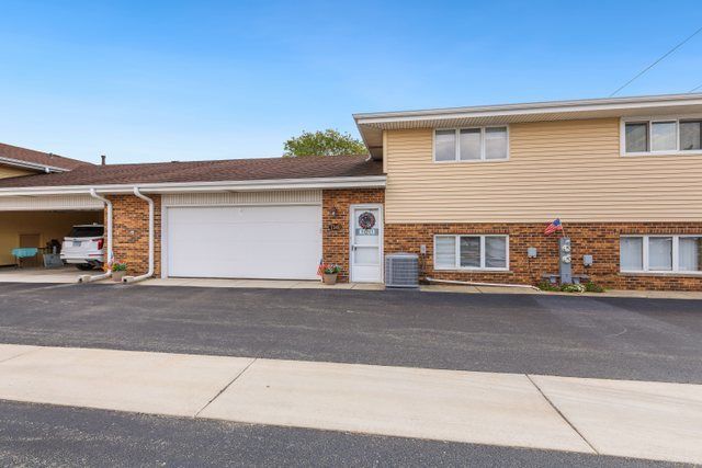 7340 W 154th Street, Orland Park, IL 60462