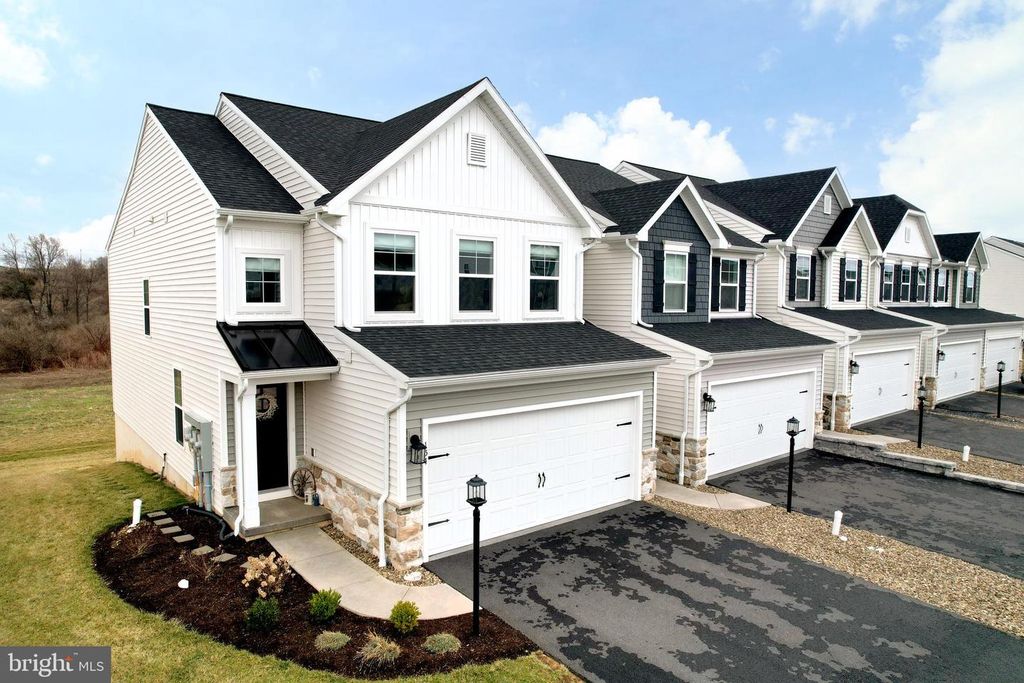 154 MAGNOLIA LN, State College, PA 16803