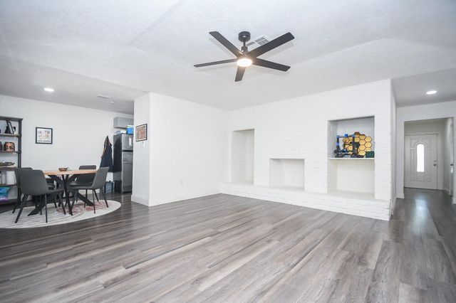 11443 Newbrook Drive, Houston, TX 77072