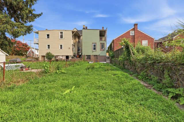 1269 E PHILADELPHIA ST, York, PA 17403
